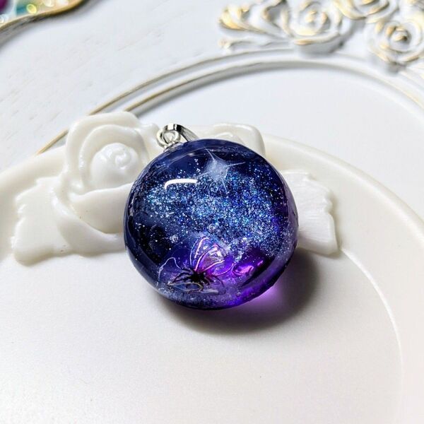 幻想的な宇宙のペンダント レジンアクセサリー