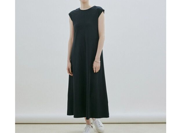 サロンアダムエロペ ノースリーブ ロング ニットワンピース 2way 未使用 タグ付き 黒 ブラック ロングワンピース 綺麗め