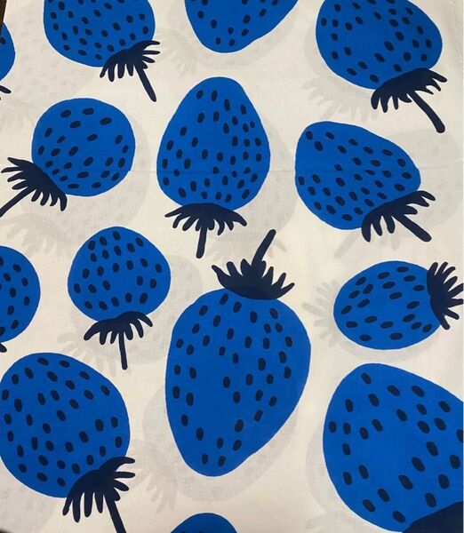 marimekko マンシッカ いちご はぎれ 生地 マリメッコ ブルー 北欧生地 ハギレ