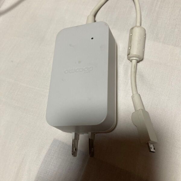 docomo ACアダプター05 です。