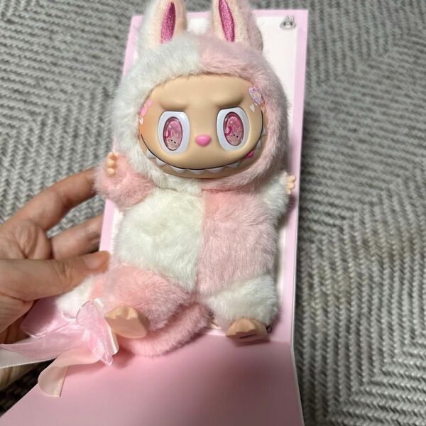 ★大人気★ Labubu うさぎ ふわふわ カラフル ぬいぐるみ ピンクリボン ラブブ ZIMOMO ジモモ キーホルダー