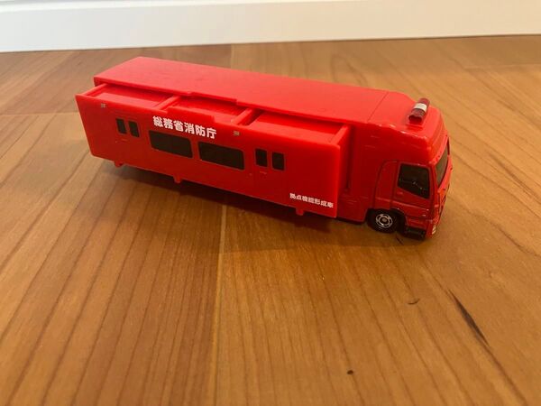 トミカ いすゞギガ 拠点機能形成車