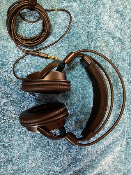 オーディオテクニカ audio-technica ヘッドホンATH-T400 新設計バスレフポート搭載スタジオで数回使用、美品