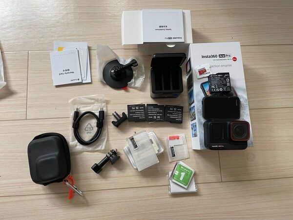 Insta360 Ace Pro アクションカメラ 2024年1月頃購入 使用感多少ありますが付属品多数でお買い得!