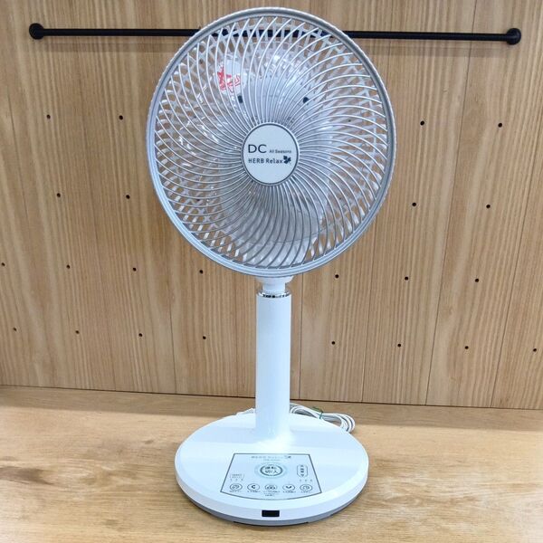 コンパクトDC扇風機 ヤマダ YFD-R310C 2015年 3D首振り