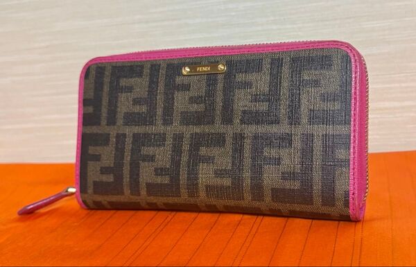 フェンディ FENDI ラウンドファスナー長財布 ズッカ柄 ウォレット 小銭入れ レザー