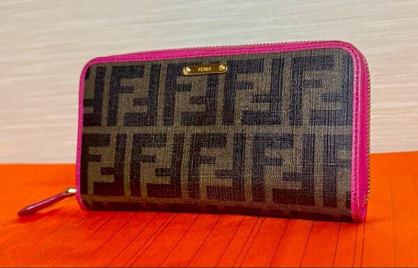 フェンディ FENDI ラウンドファスナー長財布 ズッカ柄 ウォレット 小銭入れ レザー
