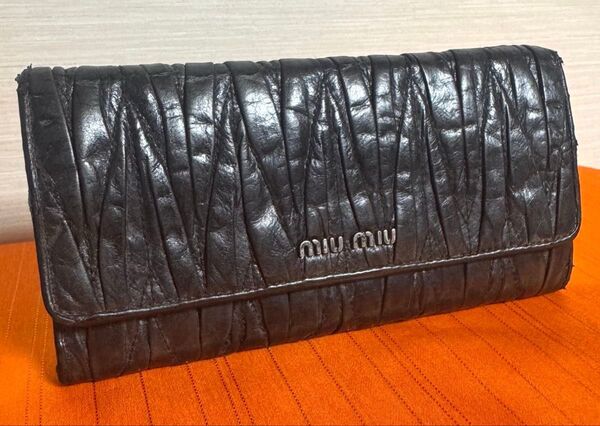 ミュウミュウ MIUMIU 長財布 折り財布 ウォレット 二つ折り マテラッセ 小銭入れ