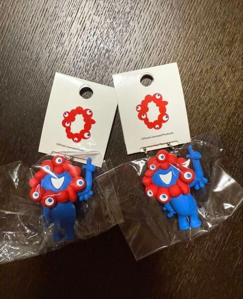 ミャクミャク 立体 マスコット キーホルダー 指差し キーチェーン