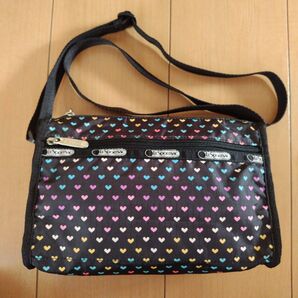 LeSportsac レスポートサック ミニショルダーバッグ ブラック×カラフルハート柄