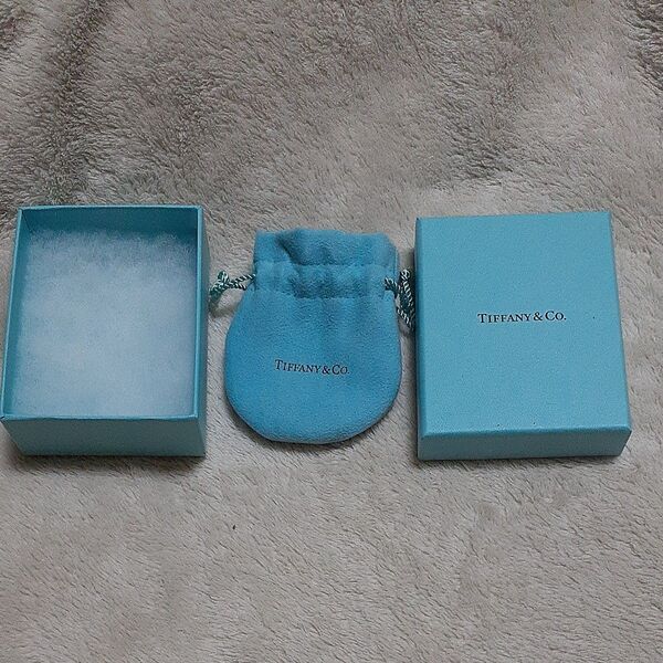 TIFFANY箱とアクセサリー入れ