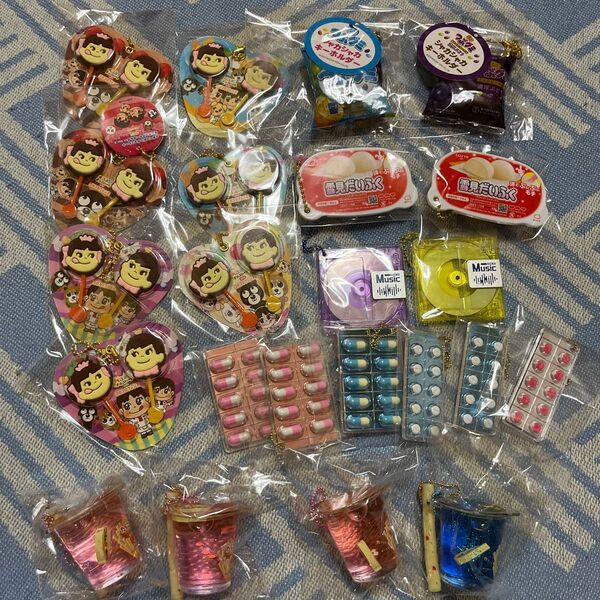 ミニチュアシリーズ キーホルダー ペコポコチョコレート つぶグミ 雪見だいふく MD じゃがりこ お薬など 2つで1650円
