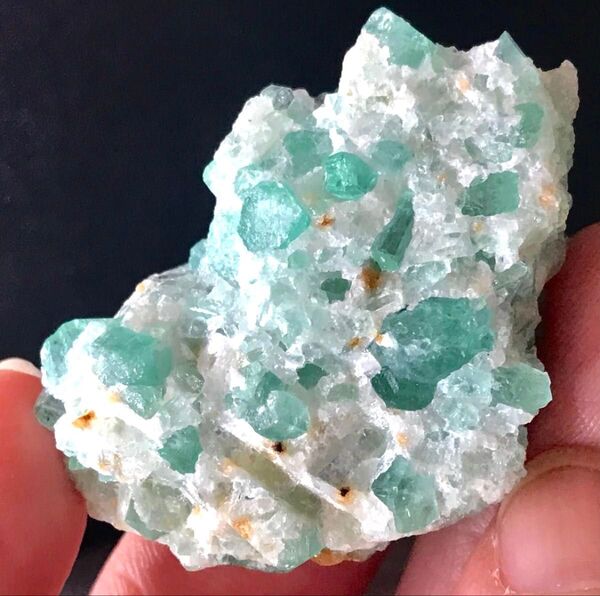 エメラルド 母岩 原石 89.3ct 高品質 ベリル パキスタン 天然エメラルド 天然石 パワーストーン 天然石エメラルド 宝石