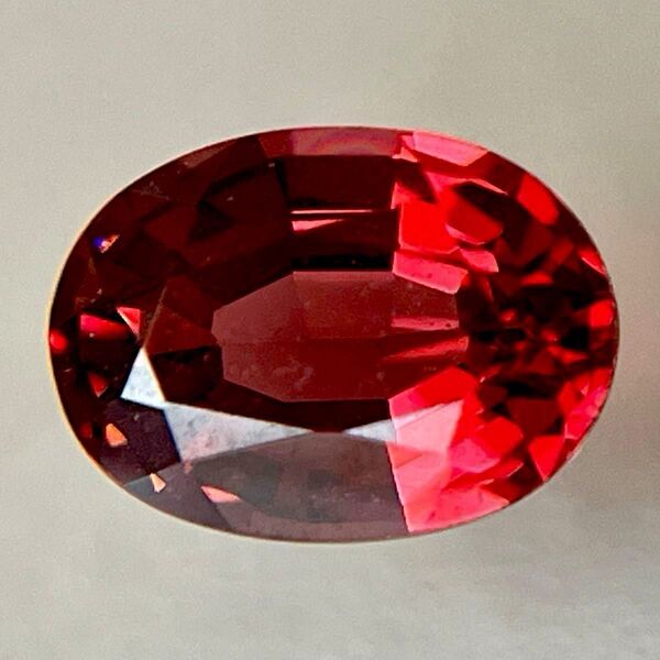 高品質 マラヤガーネット VVS ルーペクリーン 宝石 ルース 照り カット 良好 1.1ct モザンビーク 天然石