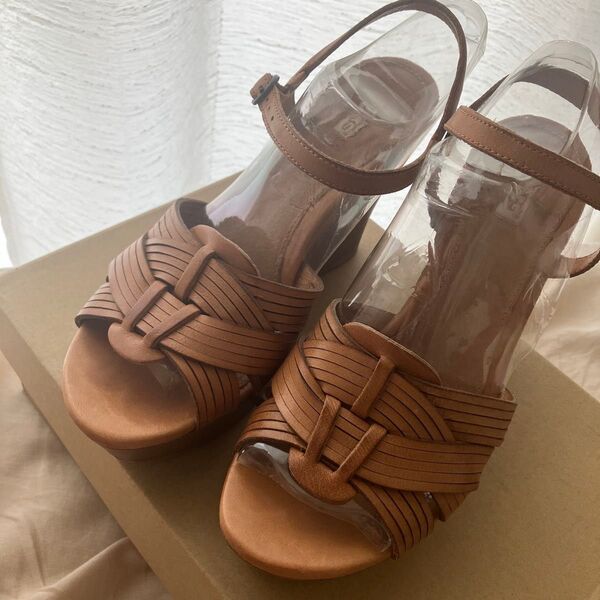 UGG Australia ブラウン ストラップサンダル