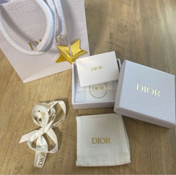 Dior 空箱 アクセサリーBOX リング ピアス イヤリング ネックレス ブレスレット 保存袋 ショッパー スターチャーム付き