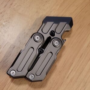 バタフライナイフ型 フィジェットトイ