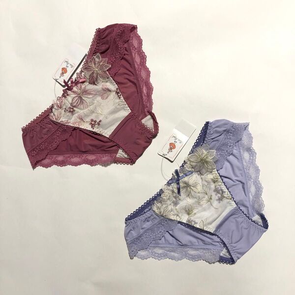 【Risa Magli】《入浴剤1袋付き》華やかなラメ入りお花の刺繍 レッドピンク・ライトパープル ショーツ 2枚セット M♪