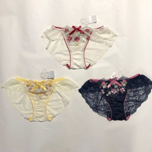 【Risa Magli】《入浴剤1袋付き》上品で華やかなお花の刺繍 レッド・イエロー・ネイビー レースショーツ 3枚セット M♪