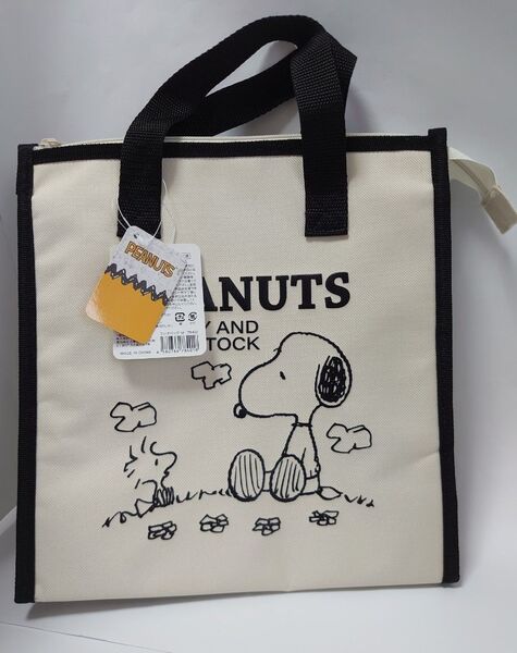 【新品 タグ付き】スヌーピー 保冷ランチバッグ Mサイズ トート お アルミ 保冷トート お弁当用 白系 1点
