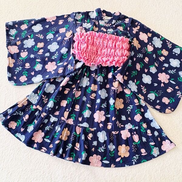 美品 130 アンパサンド 浴衣 ワンピース ネイビー 花柄 作り帯 かわいい 女の子 洗いざらしの肌にさらっとした生地
