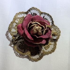 薔薇のブローチ レース編み レッド系