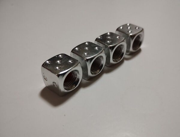 ダイス/サイコロ型 ホイール用バルブキャップ 4個セット シルバー 1台分 JDM USDM ドリ車 カスタム アメリカン雑貨