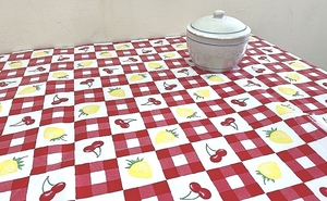  Taiwan retro miscellaneous goods * tablecloth cherry strawberry Taiwan made * approximately 135x182cm rectangle 