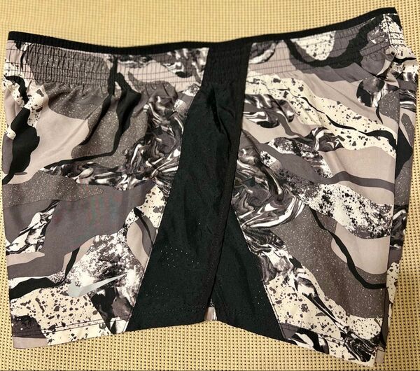 ナイキ ドライフィットショートパンツ レディース
