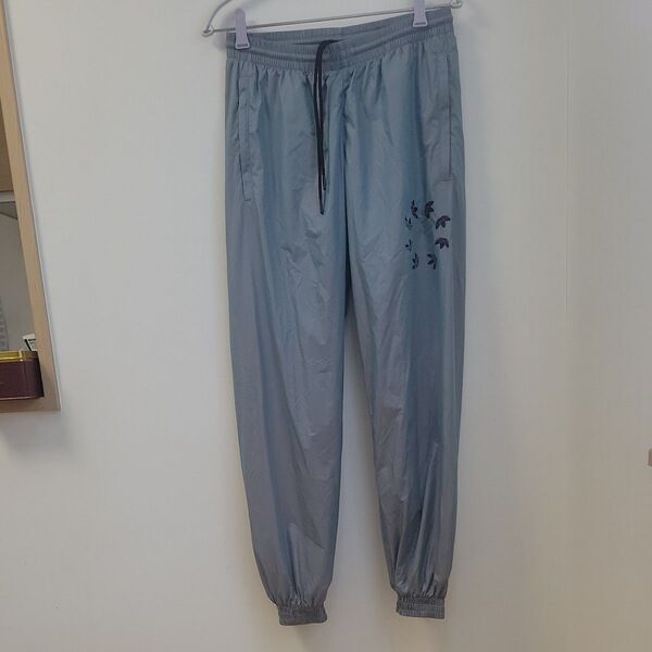 adidas シャカシャカパンツ グレー メンズ