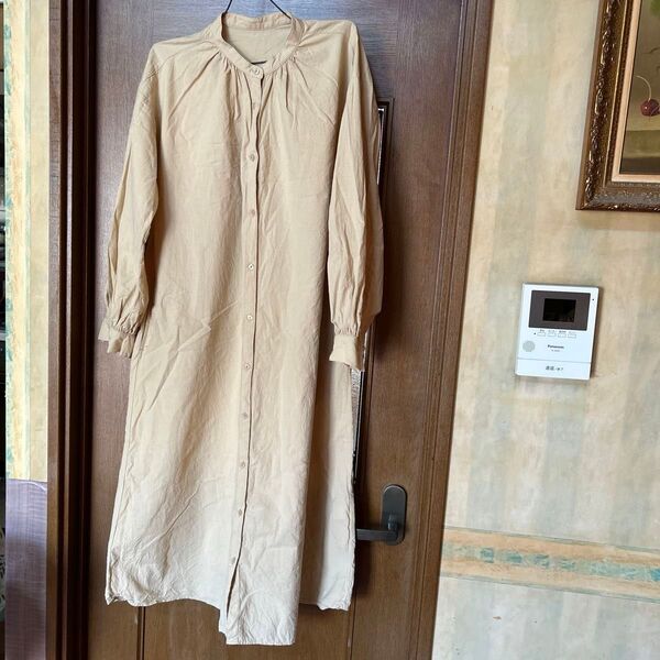 週末価格 GU ワンピース型ロングシャツ ベージュ ポケット左右付き