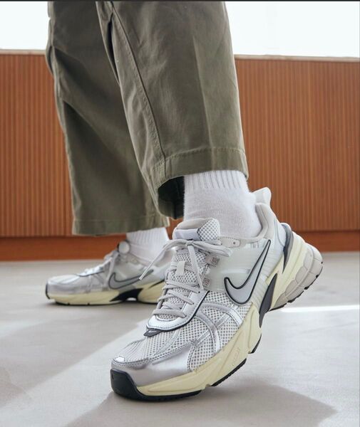 NIKE V2K RUN 26.5cm