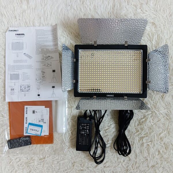 Yongnuo 600 LEDビデオライト カメラ&ビデオカメラ用 撮影用 AC電源アダプター付き