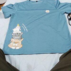 猫とひよこのイラストTシャツ