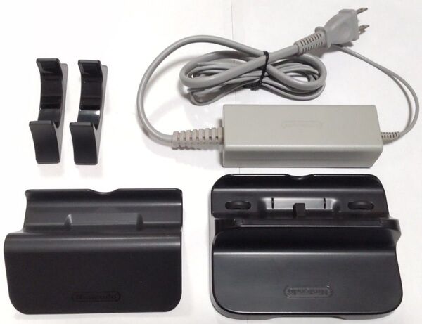 WiiU用 本体縦置きスタンド + ゲームパッドスタンドセット + ゲームパッドACアダプター セット 純正品 中古品