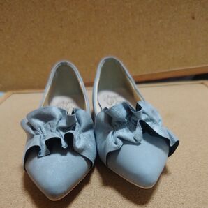水色フラットシューズ フリル付き