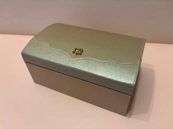 セール MIKIMOTO ジュエリーボックス 箱付き ベージュ パール 2段式 ピアス ネックレス 指輪 ペンダント アクセサリー