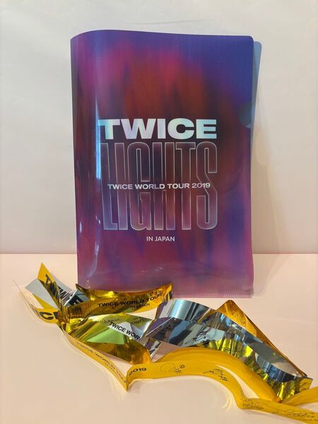 Twice ワールドツアー 2019 twice lights ライブ クリアファイル 銀テ 金テ サインプリント入り 即日配送可