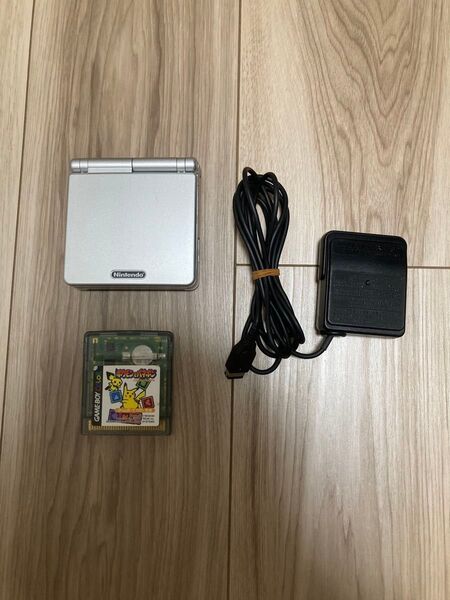 【美品】ゲームボーイアドバンスSP シルバー、充電器、ソフト付き