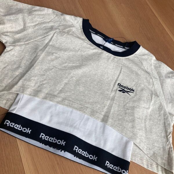 Reebok ショート丈Tシャツ&チューブトップセット 未使用