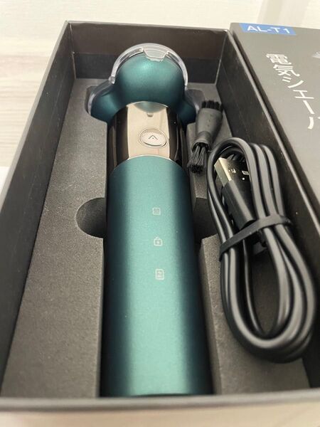 電動 電気シェーバー 髭剃り 電気カミソリ 電動 シェイバー メンズ 3枚刃 新品 髭剃り 丸洗い 保護キャップ付 磁気式