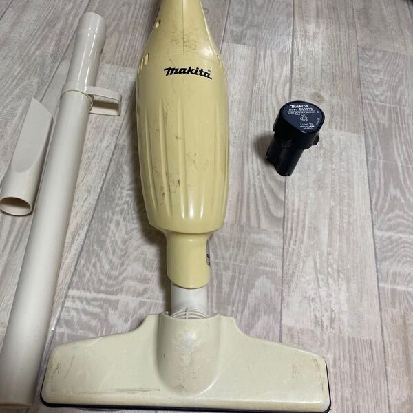 マキタ充電式クリーナー 10.8V カプセル式電池一個付き