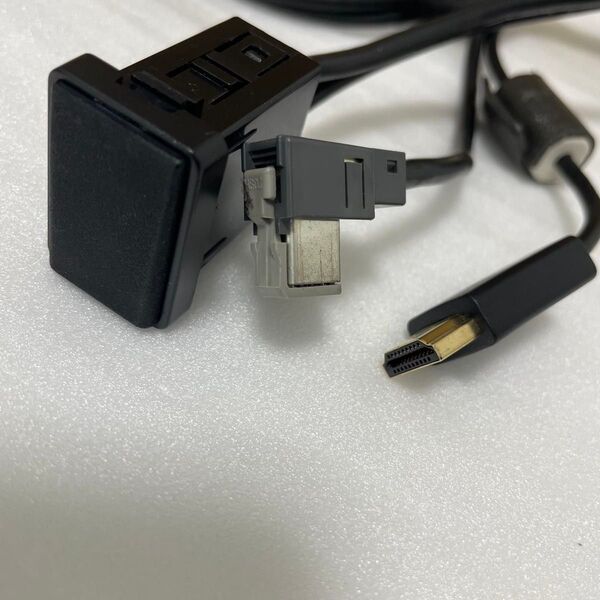 アルパイン KCU-Y61HUトヨタ車用ビルトインUSB/HDMI接続ユニット