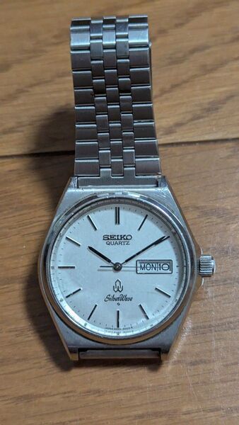 セイコー クォーツ 8229-8000 シルバーウェーブ 不動品