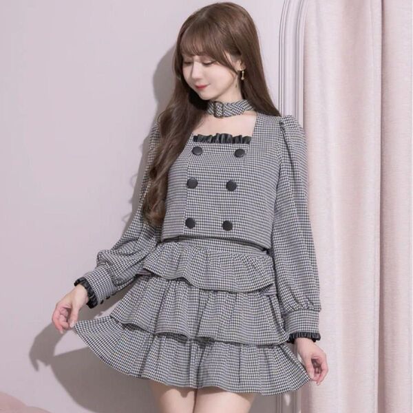 pium チョーカーベルトフリルトップス フリルミニスカート セットアップ