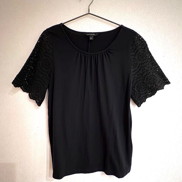 バナナリパブリック 黒 トップス パンチングレース カットソー 半袖 インド製 Tシャツ ブラウス プルオーバー ブラック 春 夏