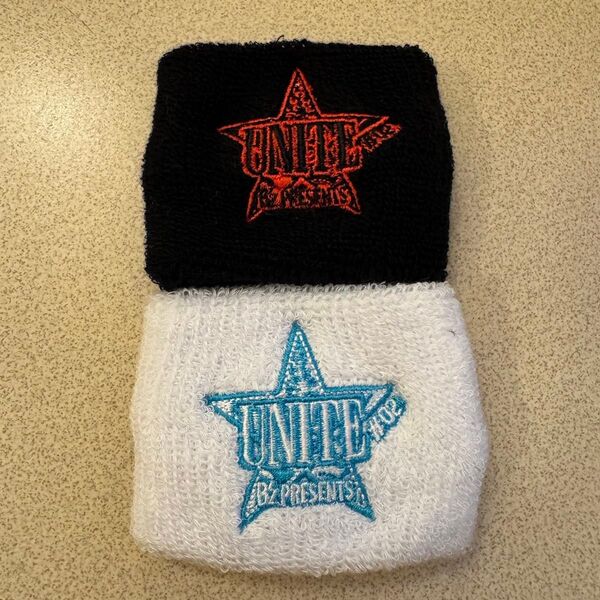 B'z UNITE #02 会場限定 ガチャガチャ リストバンド 白 黒 セット