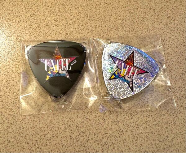 B'z UNITE #02 会場限定 ガチャガチャ ピックバッジ セット