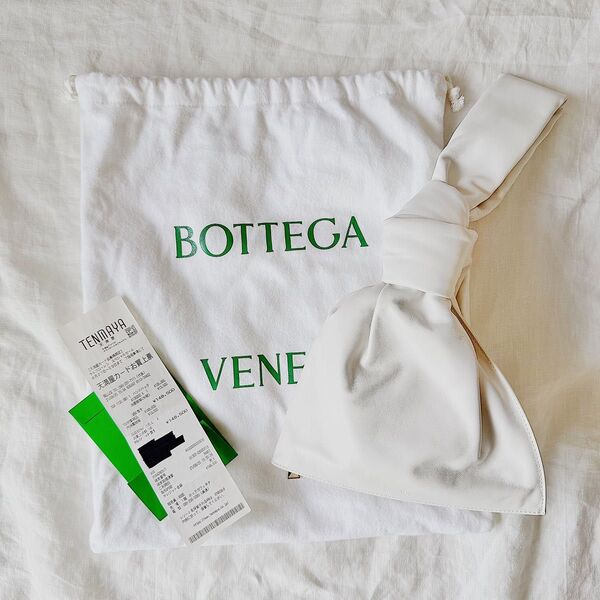 BOTTEGA VENETA ボッテガヴェネタ ミニ ザ ツイスト ハンドバッグ 巾着袋 ミニ ポーチ 美品 ホワイト