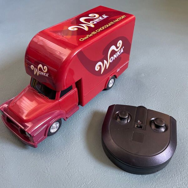 ウィリーウォンカ ラジコン フィギュア 車 チャーリーとチョコレート工場